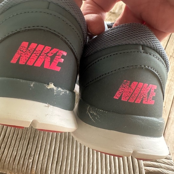 Nike Charcoal and Neon Pink Running Shoes - Picture 4 of 7